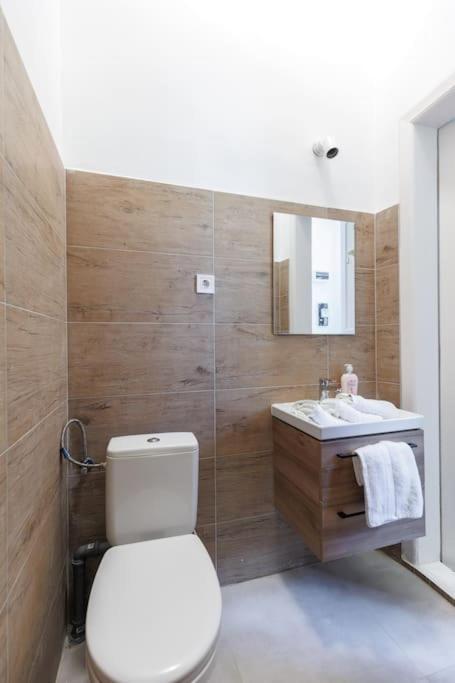 The Grove Hideaway Central 2Br Retreat Будапеща Екстериор снимка